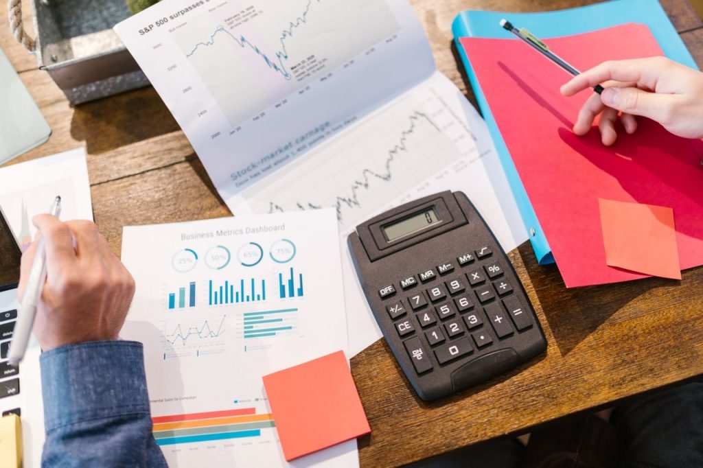 Graphs and planning tools for comparing website platforms such as WordPress, Shopify and Webflow